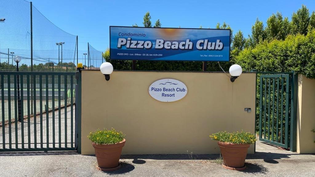 Pizzo Beach Club. One Bedroom Apt 13G 外观 照片
